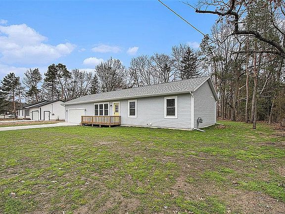 2nd image of 2190 Riegler Rd