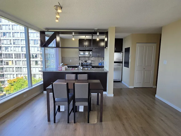 5068 Kwantlen St #1008 — Photo 4