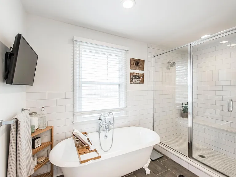 1003 Woods Lake Dr — Photo 43