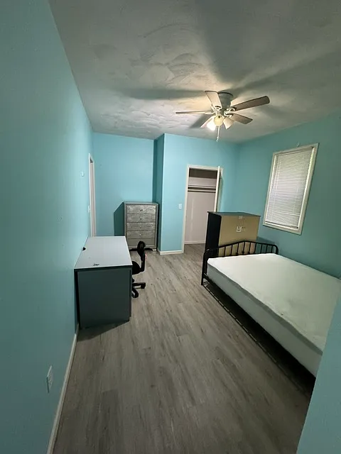 3 bed, 1300 sqft, $1,950 — Photo 2