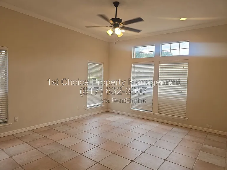 6376 Newport Ct — Photo 10