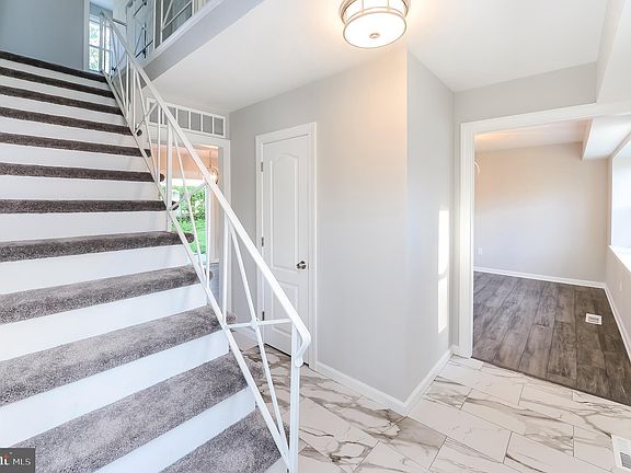 4th image of 38 Medford Ln