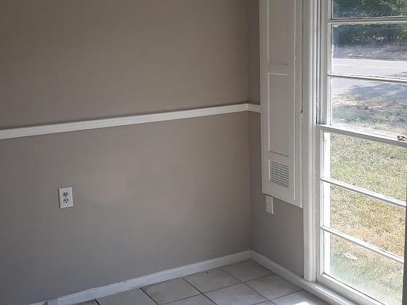 3rd image of 1725 N 39th St