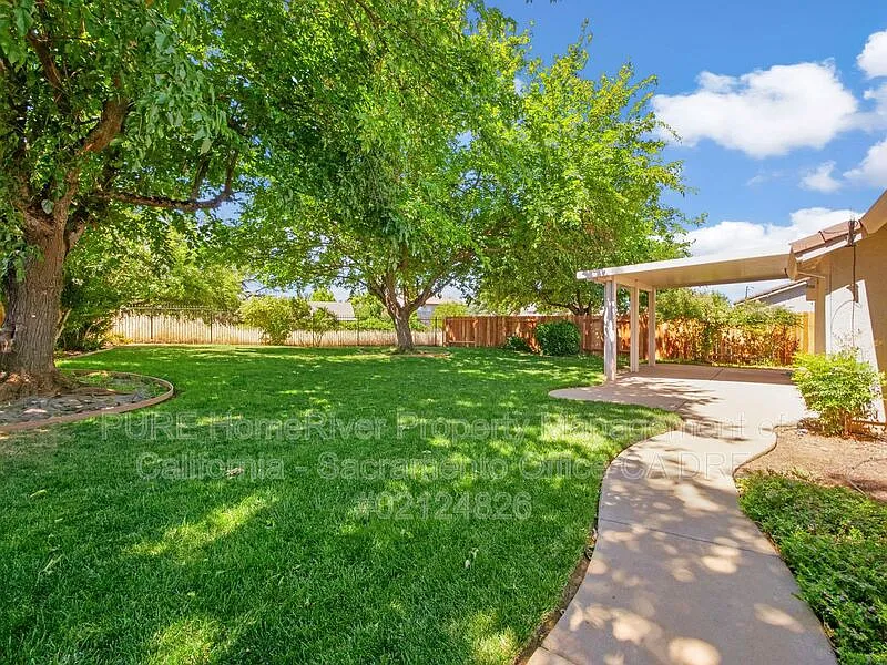 3 bed, 2.0 bath, 1715 sqft, $2,795 — Photo 3