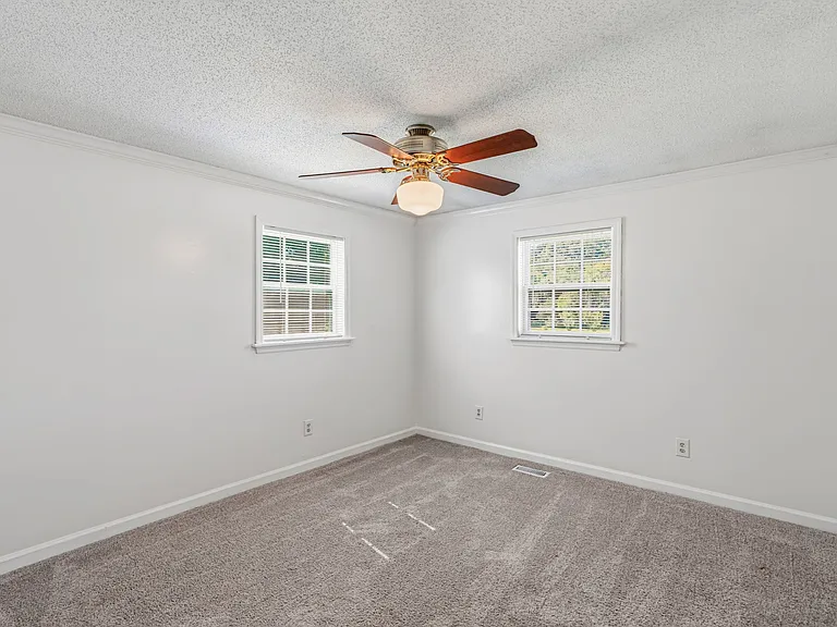 1229 Everett Rd — Photo 18