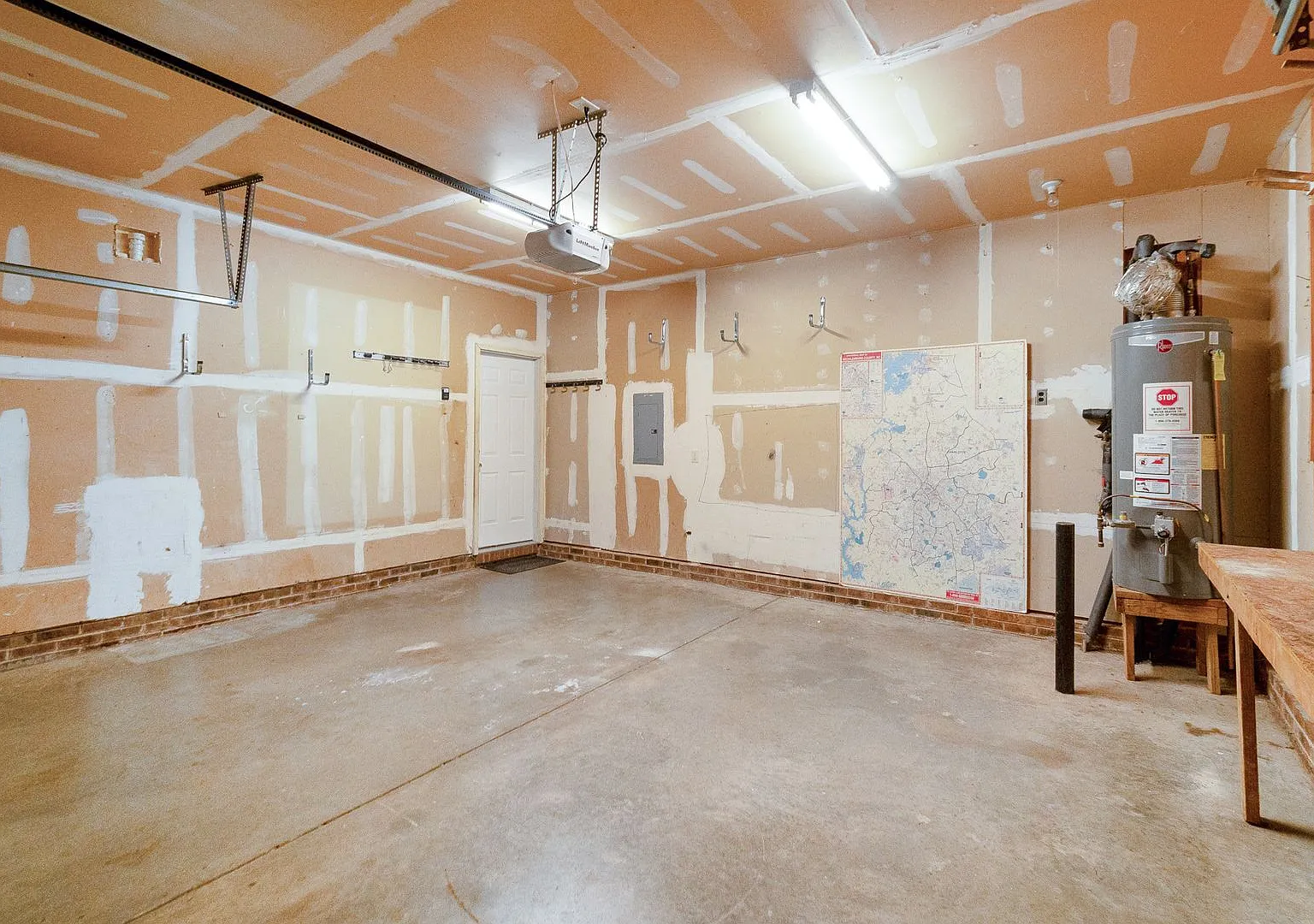 Charming 3 bed 2.5 bath Home in Huntersville! — Photo 4