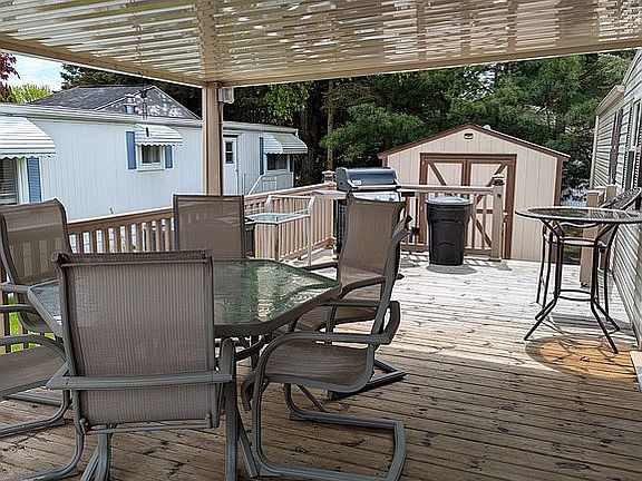 3rd image of 162 Shoreline Dr E