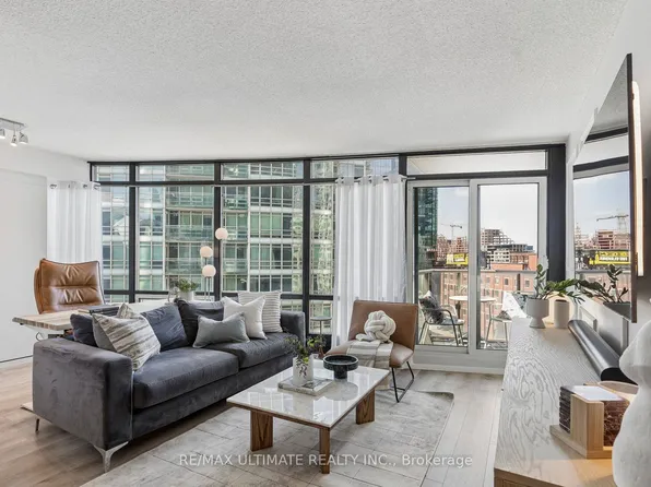 373 Front St W #1102, Toronto, ON M5V 3R7