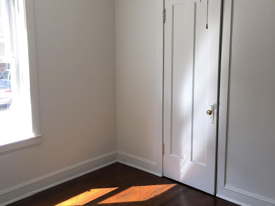 1st image of 915 W Cornelia Ave APT 2B