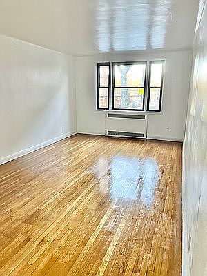 1st image of 139-06 Pershing Cres #1