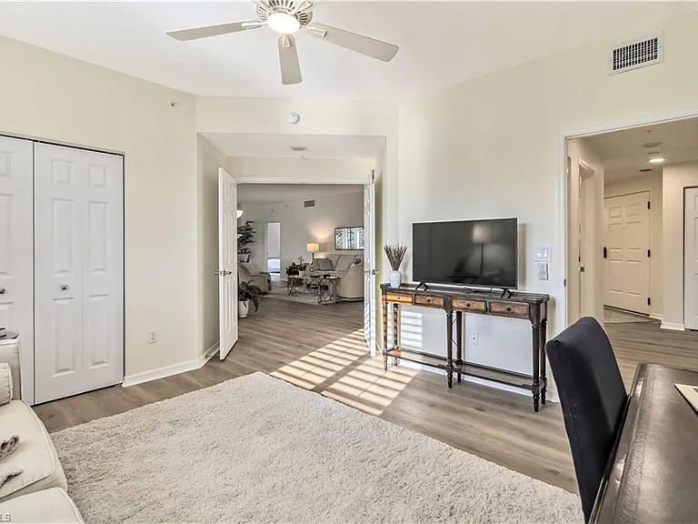 1001 Arbor Lake Dr #101 — Photo 4