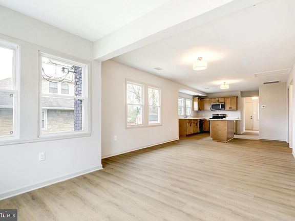 3rd image of 632 Greenhill Rd