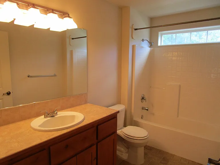 534 NE Brookstone Dr — Photo 4