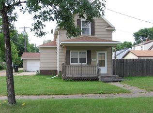 313 N 17th St, Grand Forks, ND 58201