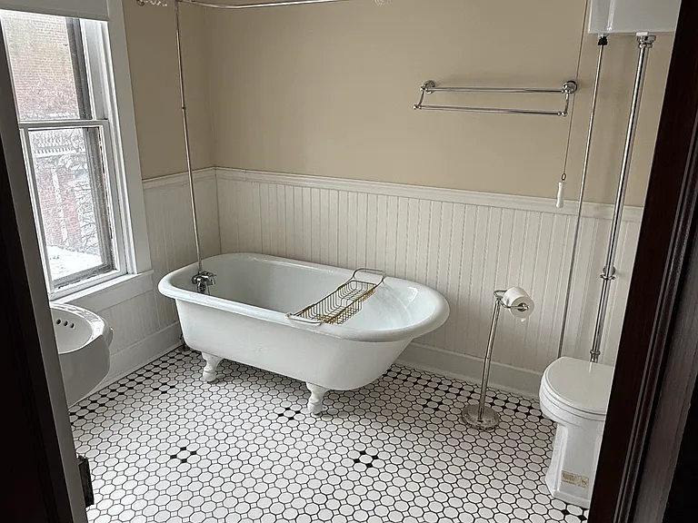 513 SE 2nd St #D — Photo 5