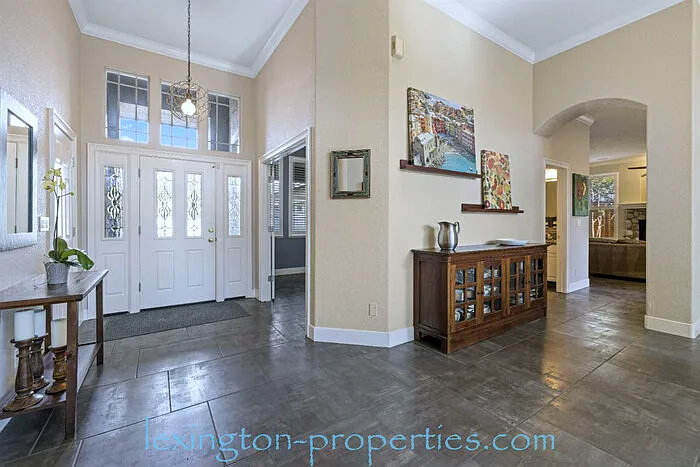 3 bed, 3.0 bath, 2315 sqft, $3,650 — Photo 3