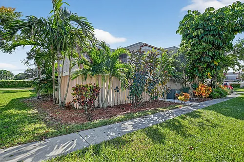4005 Village Dr #B Photo 1