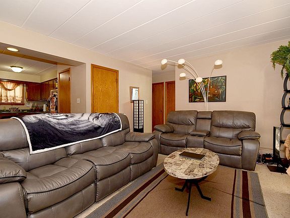 3rd image of 456 Washington Blvd APT 1B