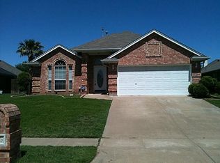 1036 Roundrock Dr, Saginaw, TX 76179