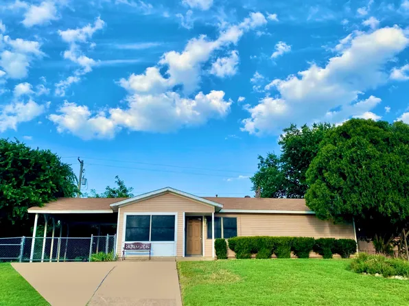 1037 Tuskegee St, Grand Prairie, TX 75051