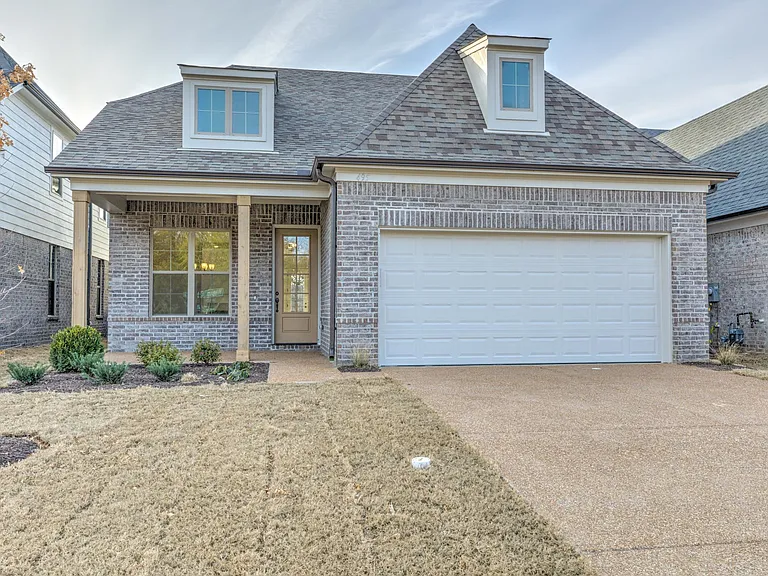 495 Maple St — Photo 1
