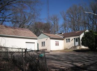 16 Pioneer Ln, Willingboro, NJ 08046