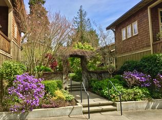 820 Madison Ave N, Bainbridge Island, WA 98110
