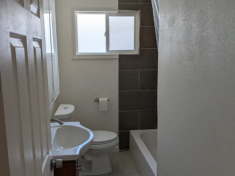 1410 C St — Photo 10