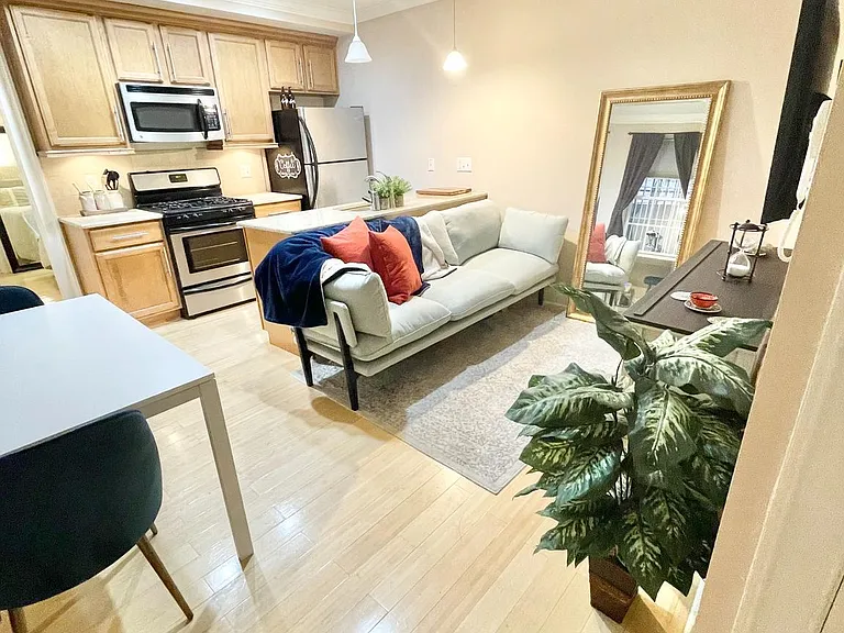 1716 Pine St #1R — Photo 5