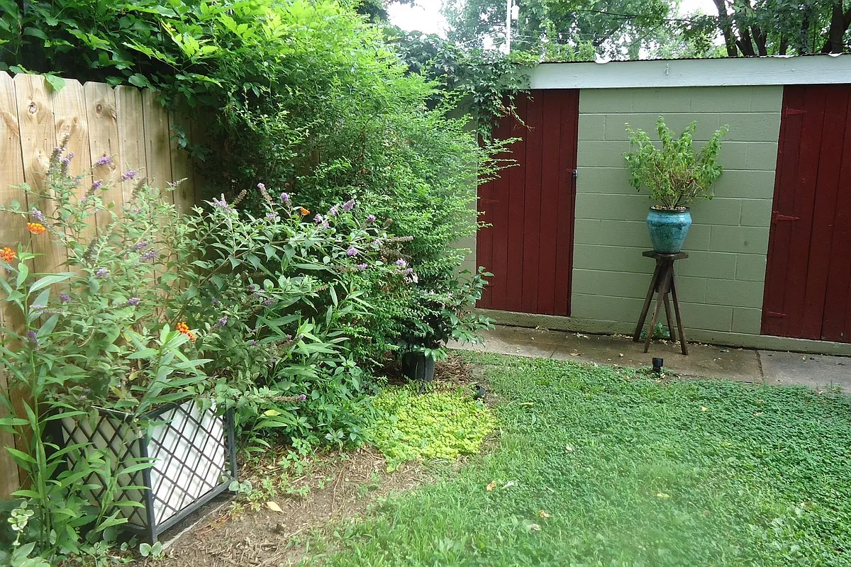 Enclosed back yard with storage - 3528A Floyd Ave #DOWNSTAIRS
