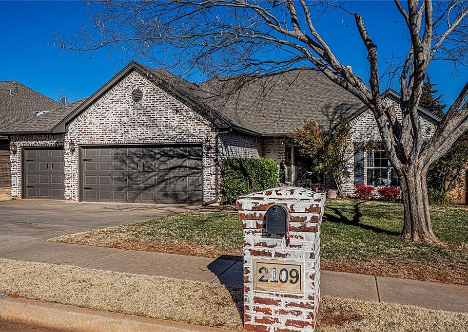 1st image of 2109 Pine View Ter