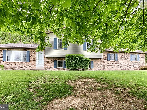 2nd image of 876 Campbell Dr