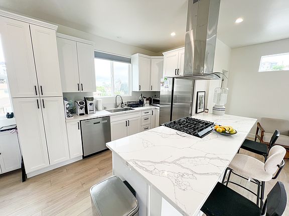 3rd image of 602 Arroyo Dr #604