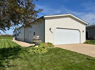 402 Seasons Pkwy, Belvidere, IL 61008