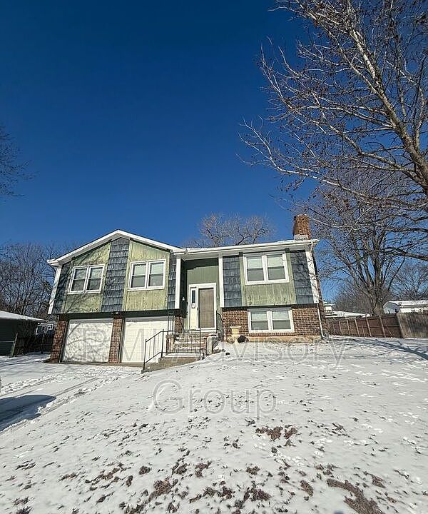 2nd image of 2724 SE Lakeshore Blvd