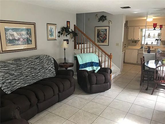 3rd image of 1016 Carlton Ct