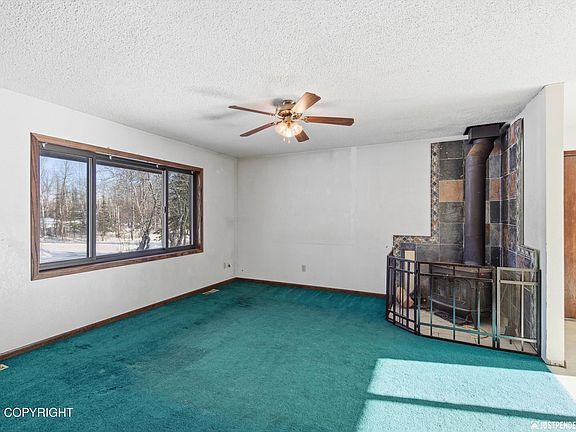 4th image of 1005 E Susitna Dr