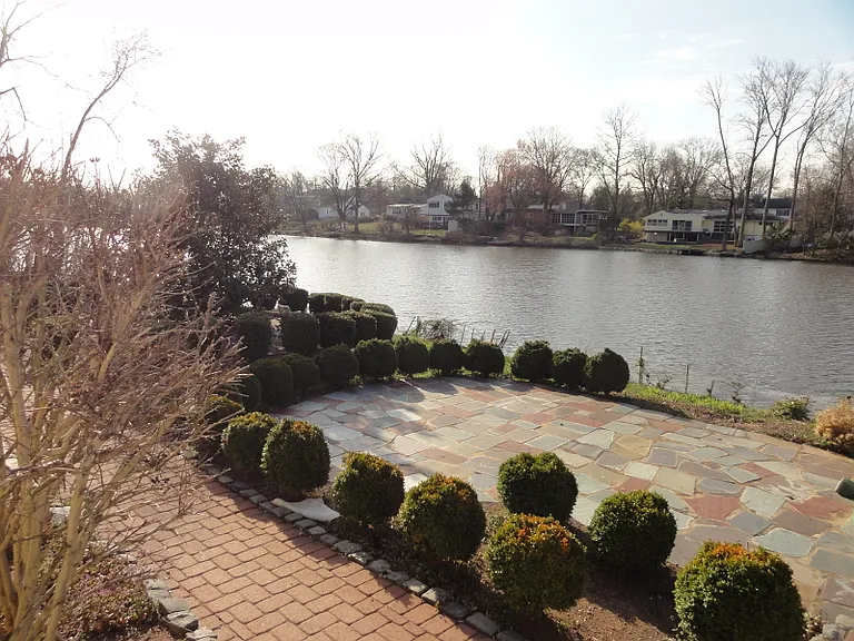 45 Lakeside Drnd #2 — Photo 7