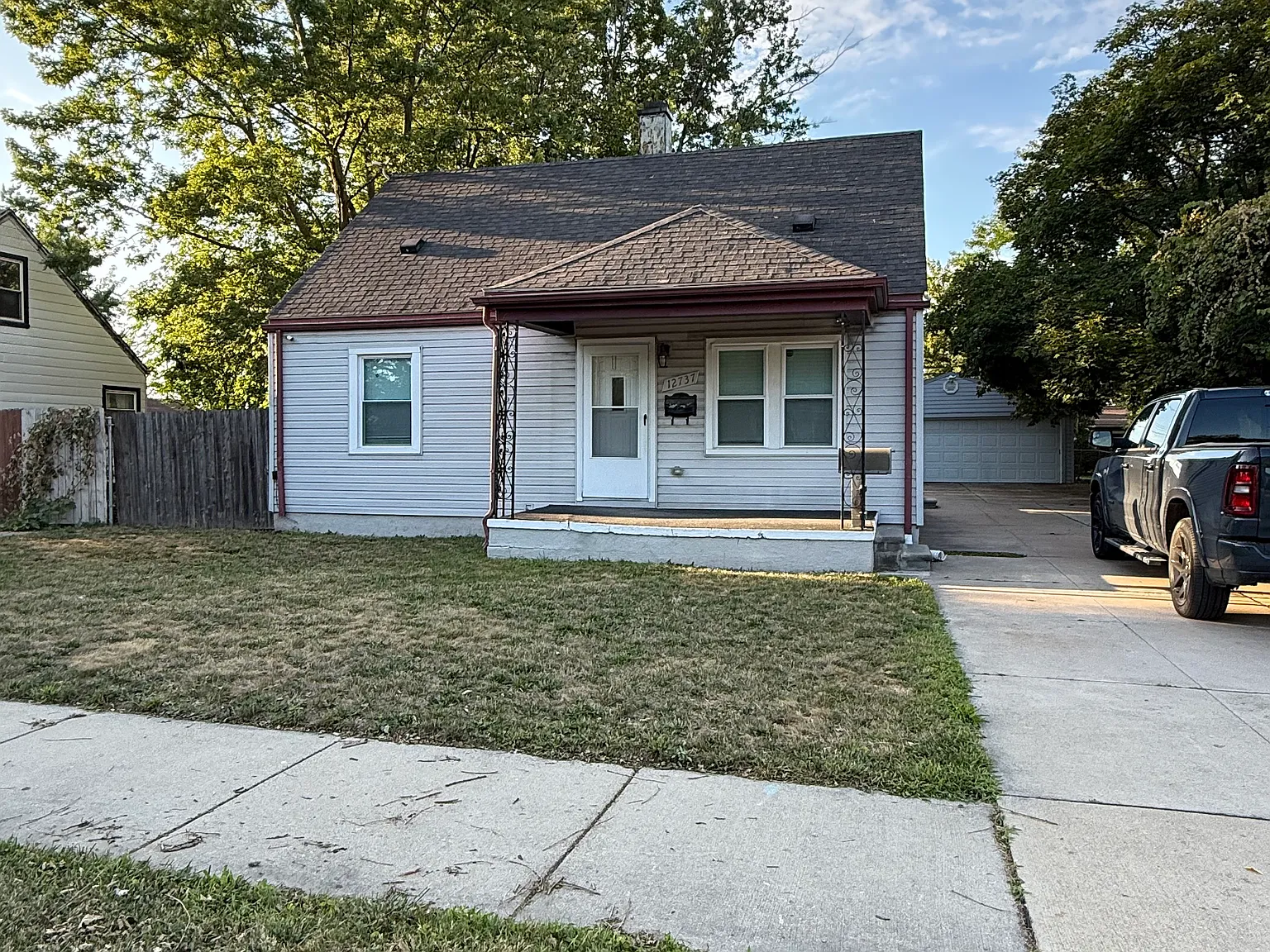 4 bed, 900 sqft, $1,350 — Photo 1