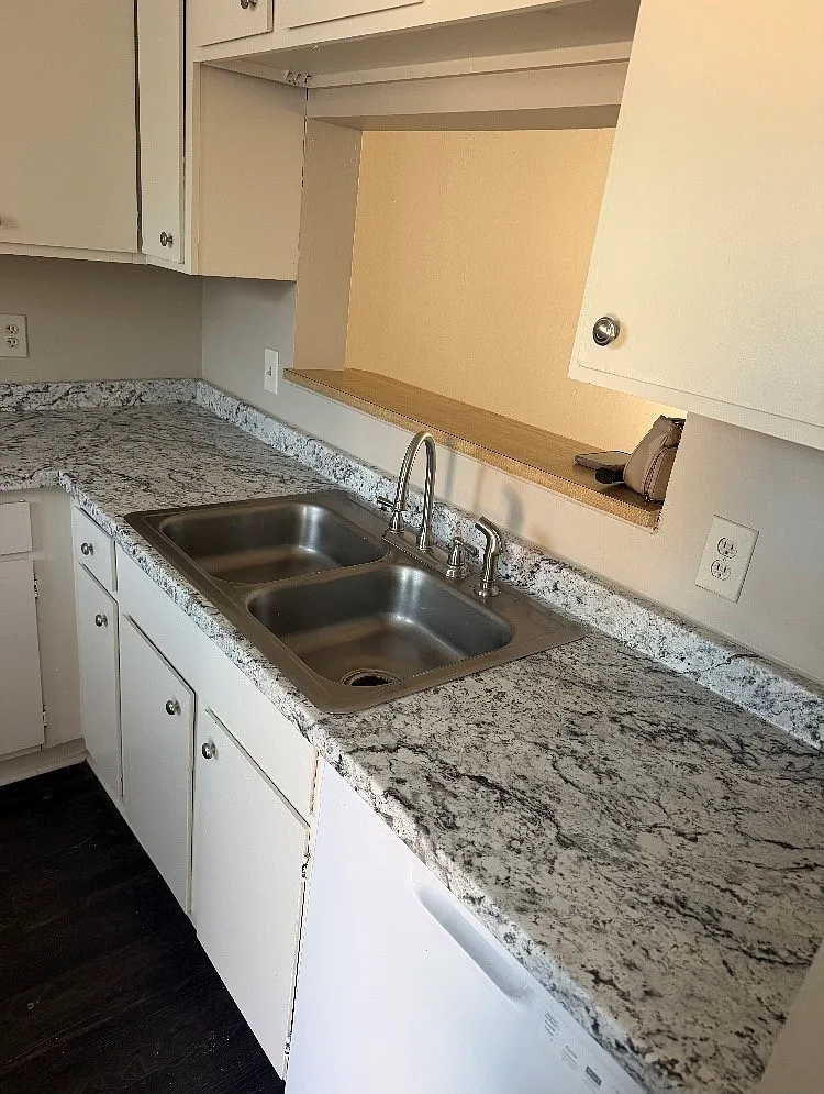 2 bed, 1100 sqft, $975 — Photo 3