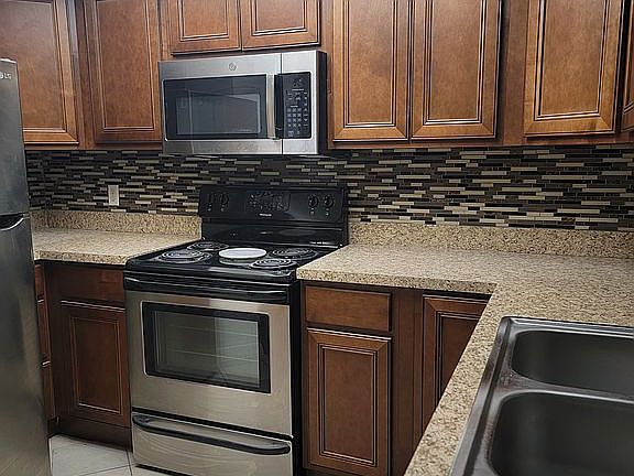 2nd image of 1515 Huntington Ln APT 1011