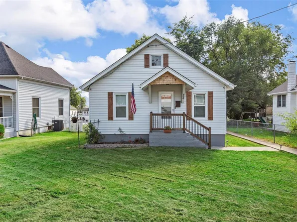 408 N 4th St, Elsberry, MO 63343