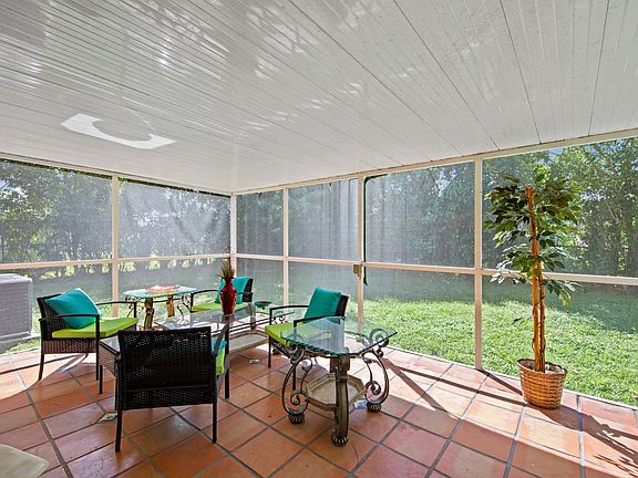 4th image of 2942 Ponce De Leon Dr