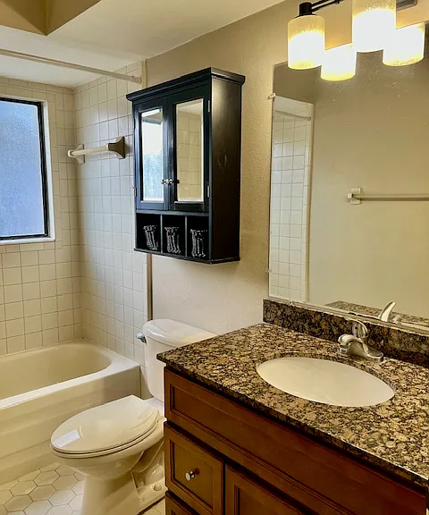 605 Avenue Q SE #605 — Photo 3