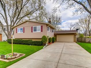 1103 E Dogwood Ln, Mount Prospect, IL