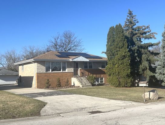 7434 Maplewood Dr, Justice, IL 60458