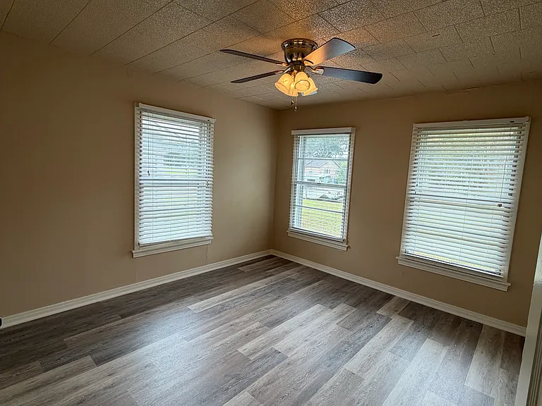 813 Beckley St — Photo 12