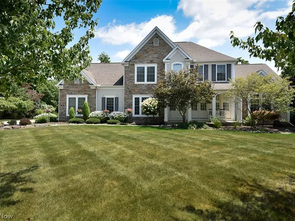 79 Walden Ridge Dr, Hinckley, OH 44233