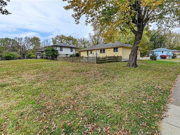 4th image of 12000 Armitage Dr