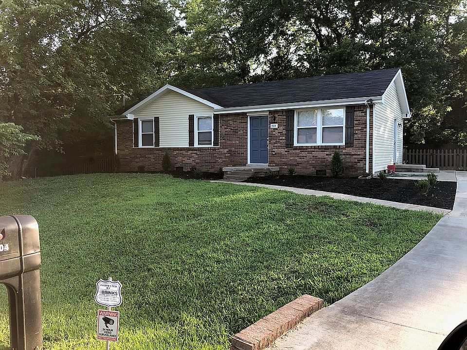 1st image of 904 Lucas Ln